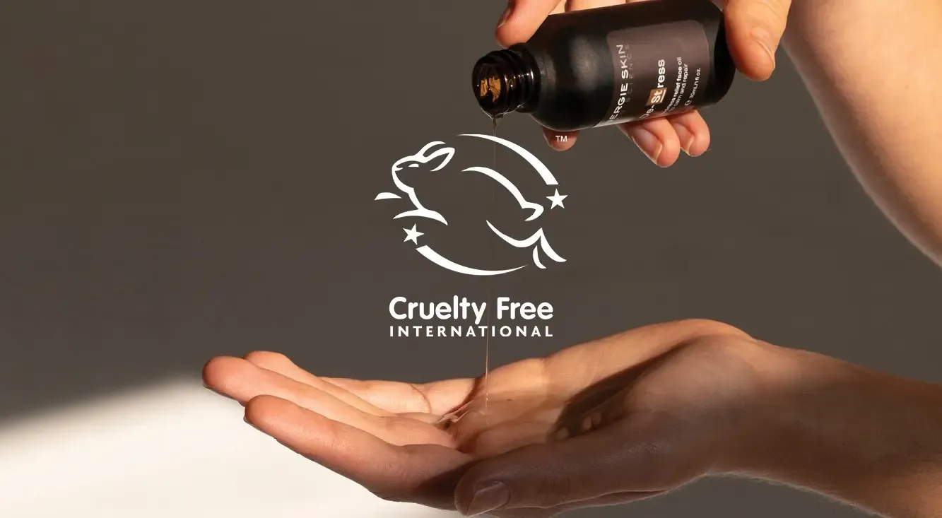 Chứng nhận Leaping Bunny và Cruelty-Free đều liên quan đến việc không thử nghiệm sản phẩm trên động vật.