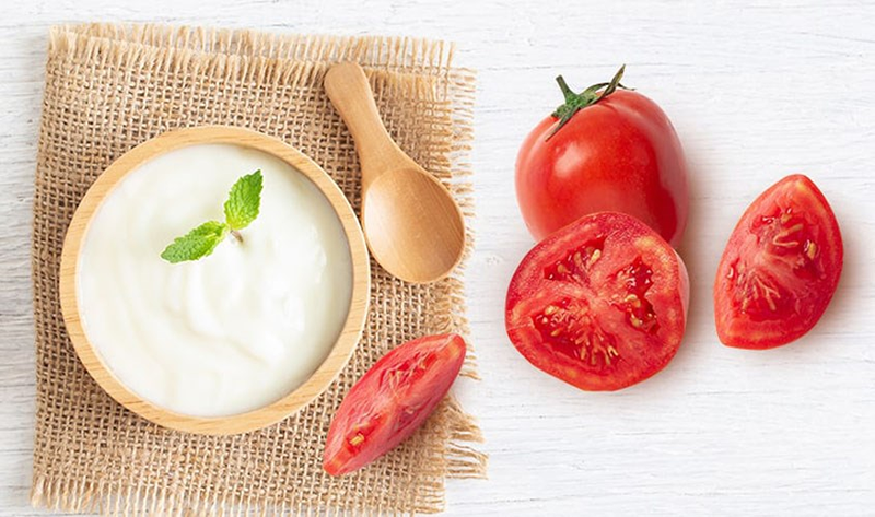 Sữa tươi và cà chua rất giàu vitamin và khoáng chất, điển hình như vitamin A, C, chất chống oxy hóa,