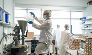 Những Lưu Ý Khi Lựa Chọn Nhà Máy Gia Công Mỹ Phẩm