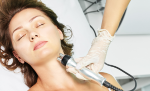 Sự kết hợp giữa cảm ứng và công nghệ trong điều trị thẩm mỹ