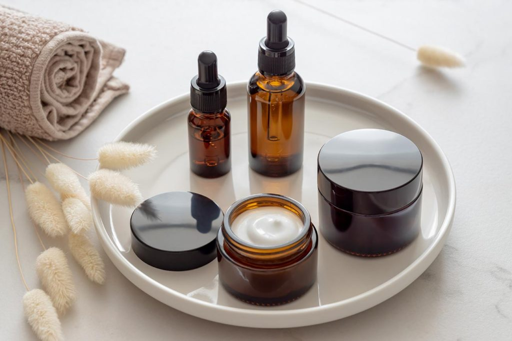 Chọn Đơn Vị Gia Công Mỹ Phẩm: 7 Tiêu Chí Quan Trọng Không Thể Bỏ Qua