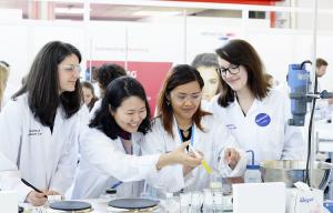 Nghiên cứu thị trường hay sản phẩm mới trước khi gia công mỹ phẩm?